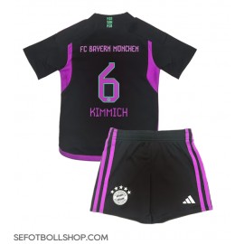 Billiga Bayern Munich Joshua Kimmich #6 Barnkläder Borta fotbollskläder till baby 2023-24 Kortärmad (+ Korta byxor)